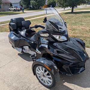 Media 'PXL_20250827_192820665.jpg' in album '2015 Can Am Spyder RT Sm6 TRG'