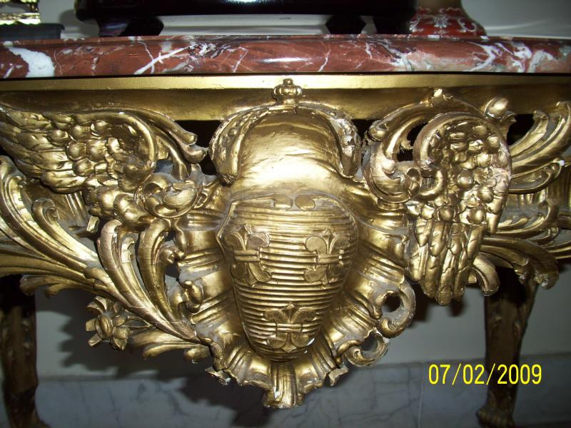 Napoleon symbol. He used bees so here is the beehive decorated with fleur-de-lis. The open wing signifies victory, the closed defeat.