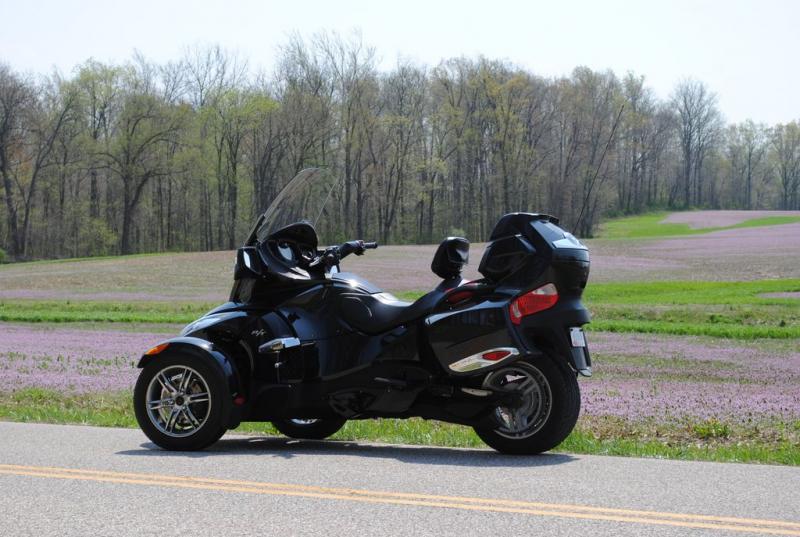 Nice spring pic of the Spyder in front of a field close to home.