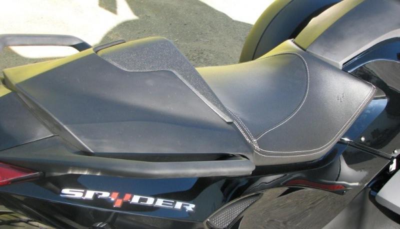 Premium graphic, custom seat skin and mono seat cowl