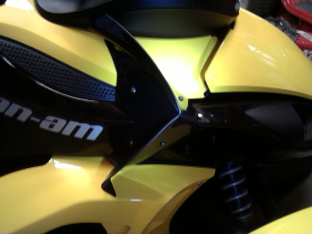 Side wind deflector